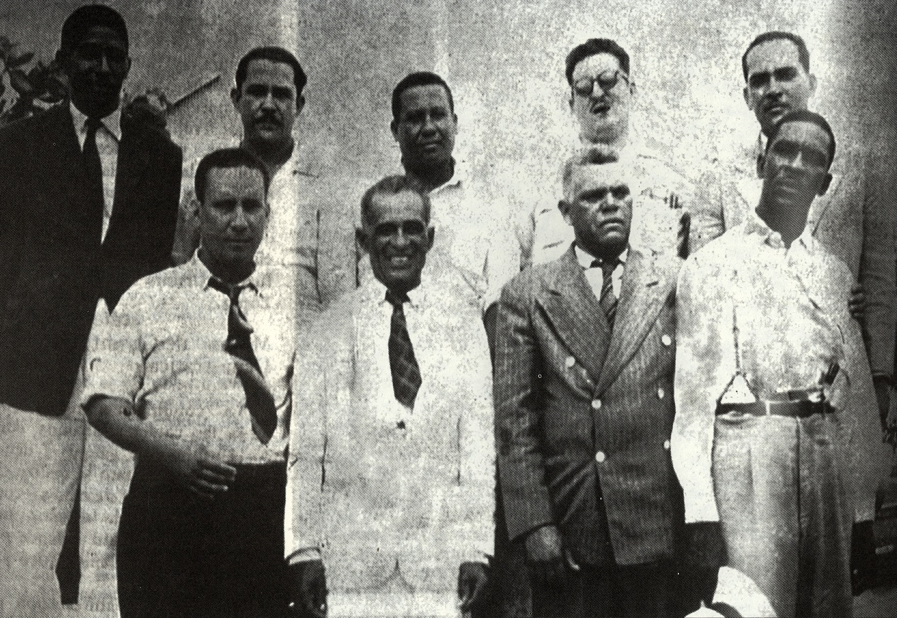 Mauricio Báez junto a Julio César Ballester y sindicalistas cubanos en 1946